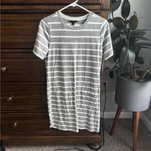 Banana Republic Gray and White Striped Tee